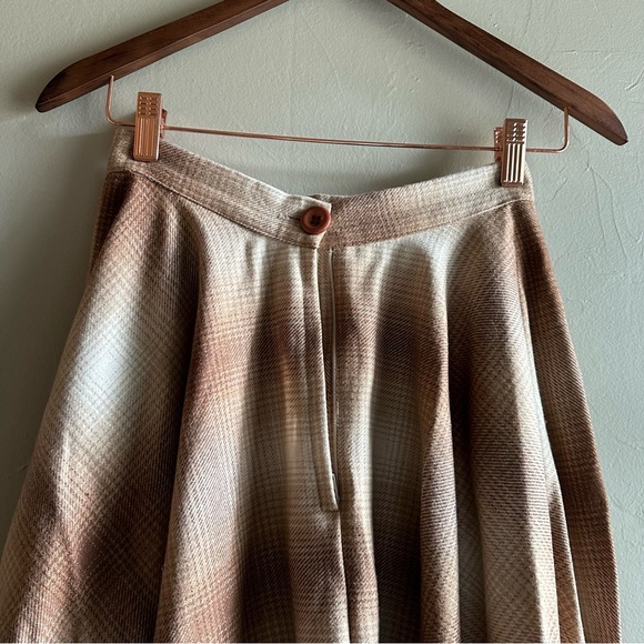 Vivian of Holloway plaid wool circle skirt - Picture 6 of 12